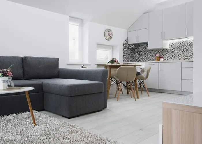 Apartamentai Emira Apartment *